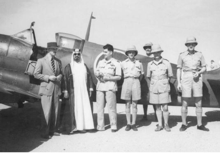 Emir Ahmed el Cabir el Sabbah , İngiliz Kraliyet Hava Kuvvetlerine ait uçakla