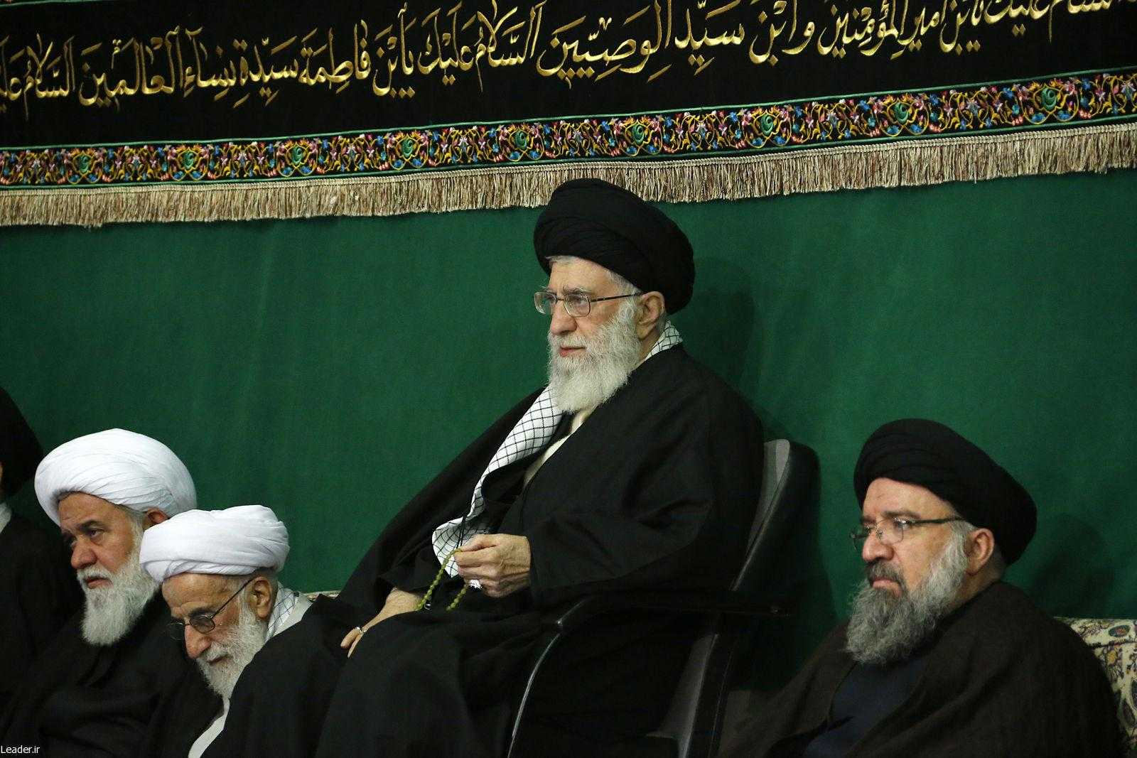 Ortadaki İran Dini Lideri Ali Hamaney - Sağdaki Ahmed Hatemi